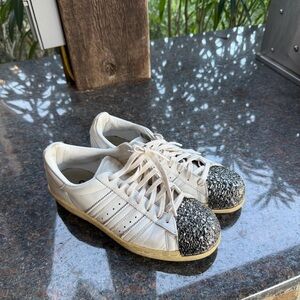 Women’s Adidas Superstar trainers with silver glitter detailing US8